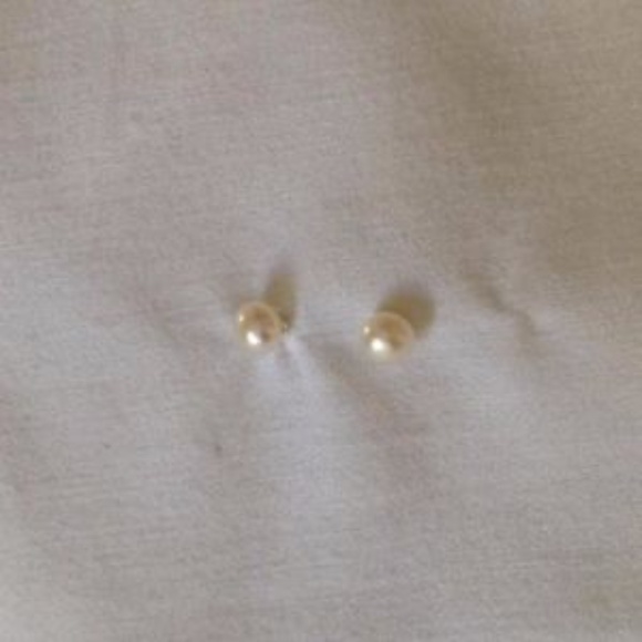 NWOT Natural Freshwater White Pearl Earrings - Picture 3 of 3